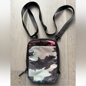 LULULEMON EASY ACCESS CROSSBODY COMPACT BAG TRAVEL OMBRE MULTI CAMOF COLOR BLUE